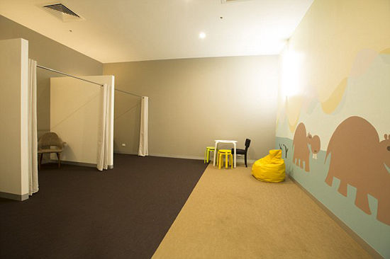 澳购物中心开设“静室”缓解自闭儿童焦虑感(组图)
